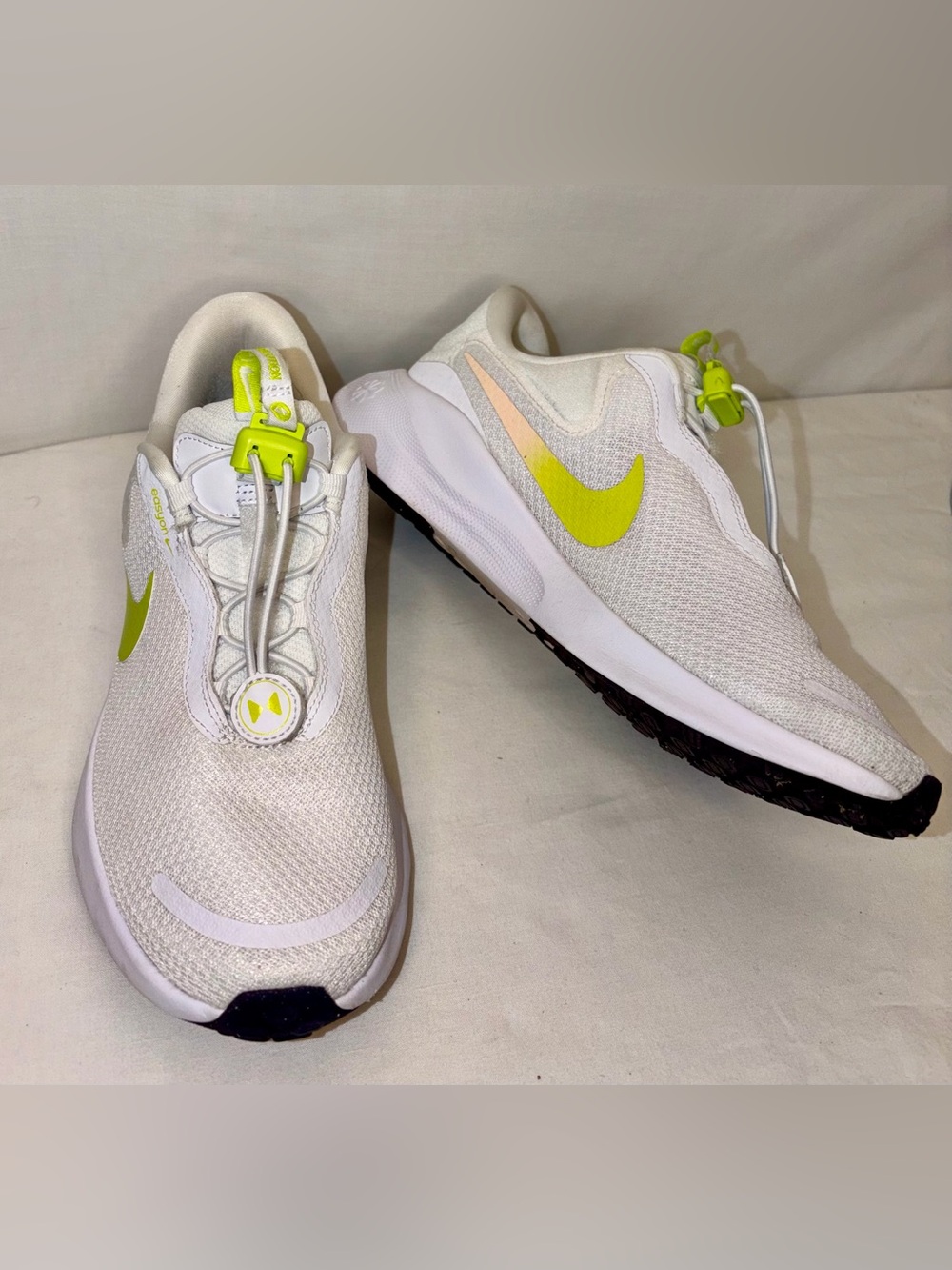 Nike Revolution 7 Easy On/Off Running shoes Sz 9.5 White Cyber